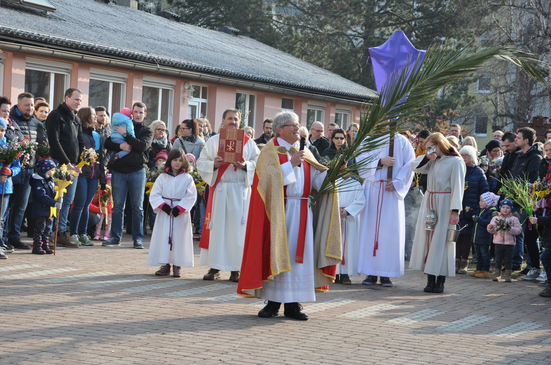 Karwoche: Beginn mit einem Marsch für Jesus