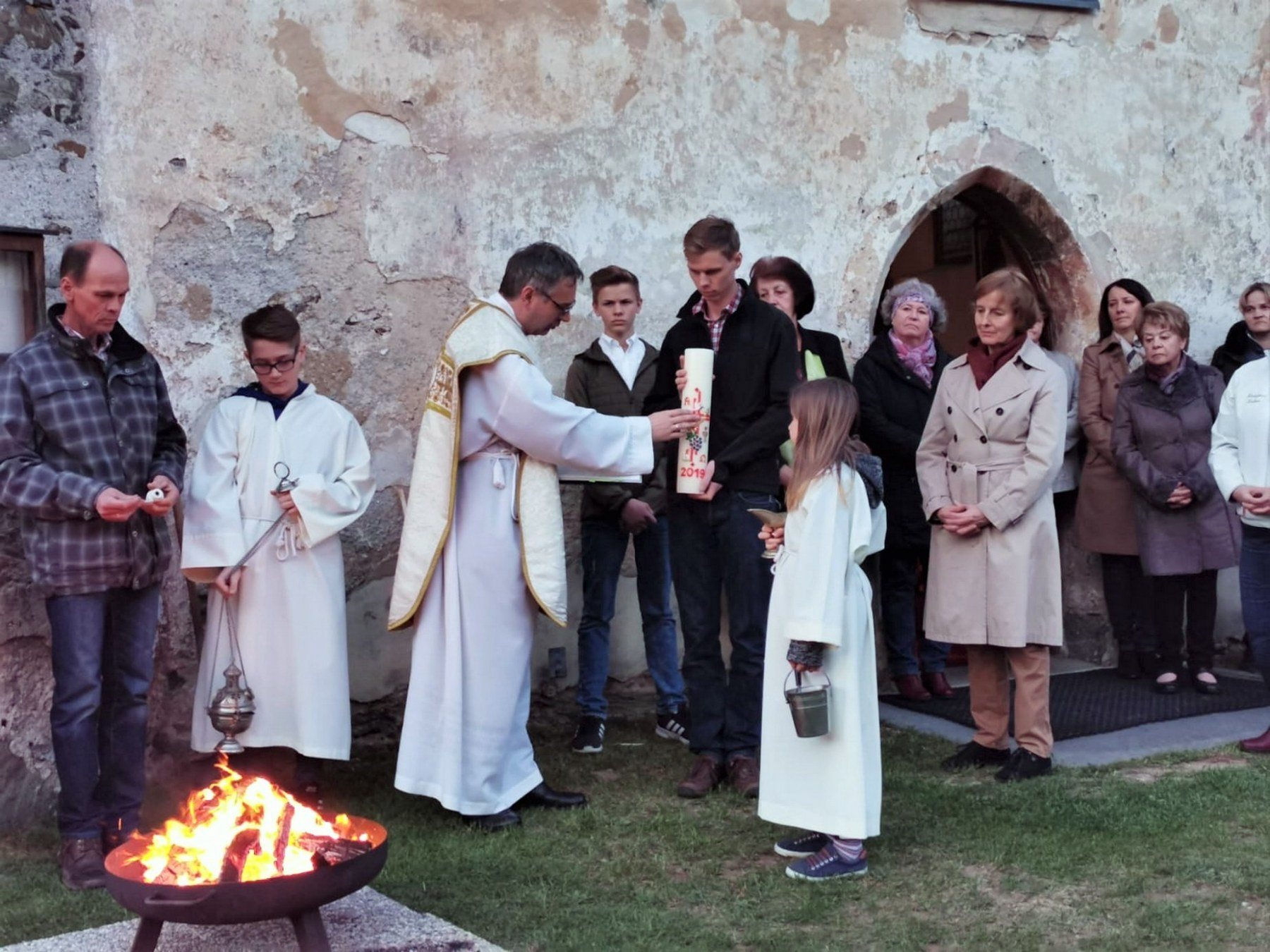 Die Feier der Osternacht • Velikonočna vigilija