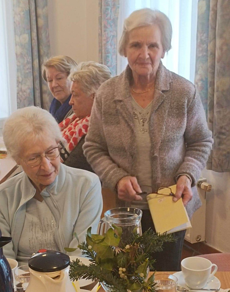 Vorweihnachtliche Feier der Sp tlesegruppe