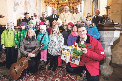 Dankesmesse mit Diözesanbischof Alois Schwarz für Olympiasieger Matthias Mayer, der dem Kinderchor Afritz die Goldmedaille präsentiert . (© Foto: Kleine Zeitung/Markus Traussnig) Dankesmesse mit Diözesanbischof Alois Schwarz für Olympiasieger Matthias Mayer, der dem Kinderchor Afritz die Goldmedaille präsentiert . (© Foto: Kleine Zeitung/Markus Traussnig)