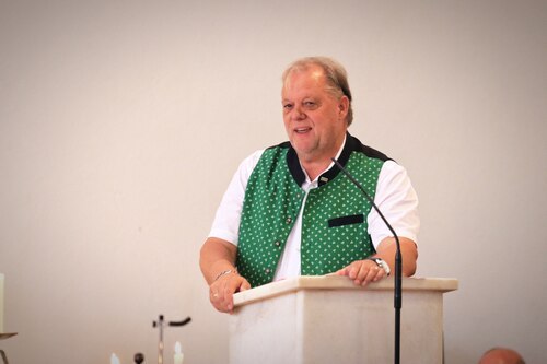 Feldkirchens Bürgermeister Martin Treffner hieß unseren neuen Hirten herzlich willkommen! (Foto: © PAss. Peter Artl)