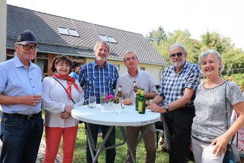 Bei einer Agape gab es die Möglichkeit mit Pf. Diudonné ins Gespräch zu kommen (Foto: PAss. Peter Artl)