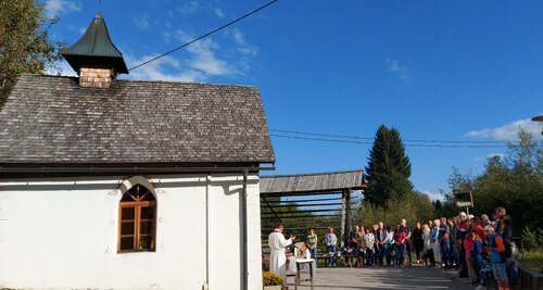 Gottesdienst bei der Dorfkapelle in Matschiedl. (Bild: P. St.).