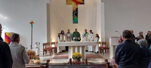 Der Stadtlauer Salesianer Don Boscos Br. Wolfgang Gracher zelebrierte den Gottesdienst (Foto: PAss Peter Artl)