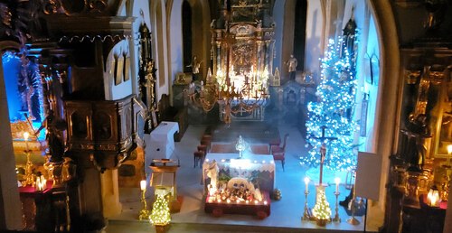 Medjugorje-Gebet am 04. Jänner 2025 - die Kirche in einem besonderen Licht. (Bild: P. St.).