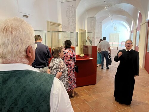 Führung durch das Museum. Foto: Komturei Klagenfurt