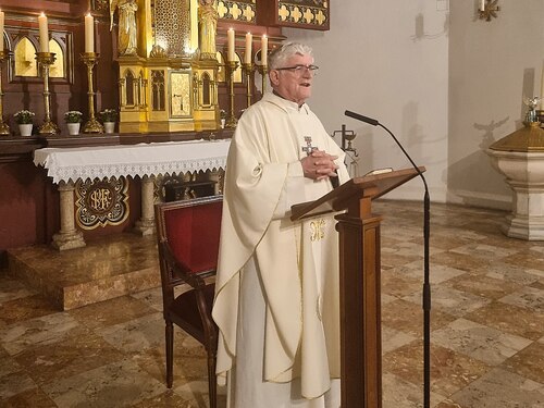 P. Petar Ljubičić OFM stattete 2024 im Rahmen seiner Kärnten-Tour auch der Pfarre St. Nikolai einen Besuch ab: <a  data-cke-saved-href=“https://www.kath-kirche-kaernten.at/pfarren/detail/C3258/ein-hauch-des-himmels“ href=“https://www.kath-kirche-kaernten.at/pfarren/detail/C3258/ein-hauch-des-himmels“ target=“_blank“>https://www.kath-kirche-kaernten.at/pfarren/detail/C3258/ein-hauch-des-himmels</a>. - Foto: © Monika Dreger