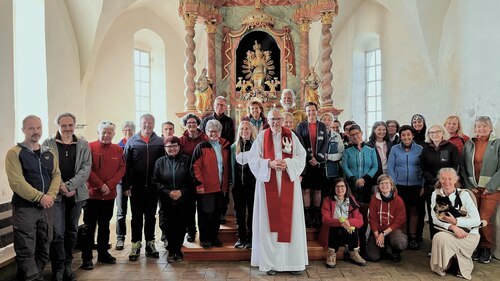 Heilige Messe nach der Sonnenaufgangswanderung am Dobratsch: <a  data-cke-saved-href=“https://www.kath-kirche-kaernten.at/pfarren/detail/C3258/sonnenaufgangswanderung4“ href=“https://www.kath-kirche-kaernten.at/pfarren/detail/C3258/sonnenaufgangswanderung4“ target=“_blank“>https://www.kath-kirche-kaernten.at/pfarren/detail/C3258/sonnenaufgangswanderung4</a>. - Foto: © Monika Rößler