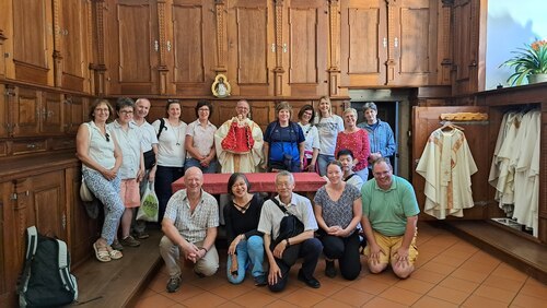 Eine Gruppe folgte im Juli den franziskanischen Spuren in Prag und besuchte das Prager Jesulein: <a  data-cke-saved-href=“https://www.kath-kirche-kaernten.at/pfarren/detail/C3258/mit-franziskanern-in-prag-unterwegs“ href=“https://www.kath-kirche-kaernten.at/pfarren/detail/C3258/mit-franziskanern-in-prag-unterwegs“ target=“_blank“>https://www.kath-kirche-kaernten.at/pfarren/detail/C3258/mit-franziskanern-in-prag-unterwegs</a>. - Foto: © P. Emmanuel-Maria Fitz OFM