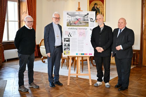 Diözesanarchivar i. R. Tropper, Bischof Marketz, Musiker Puschnig und Kurator Pucker (v. l.) präsentieren in der Bischöflichen Residenz das Programm und den künstlerischen Wettbewerb zur Kultur- und Festveranstaltung am 16. Mai. Foto: Pressestelle/Helge Bauer