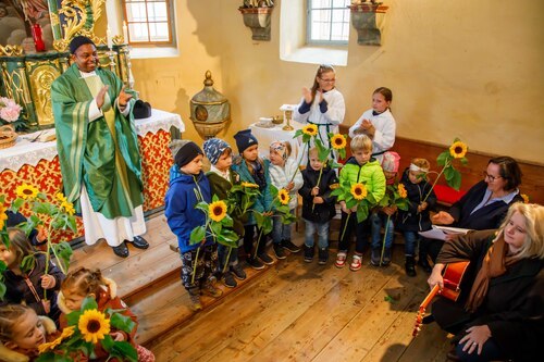 Festmesse mit Kindergarten Kraig<br />
Foto: Anton Wieser