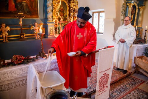 Segnung des Stefaniweihwasser<br />
Foto: Anton Wieser