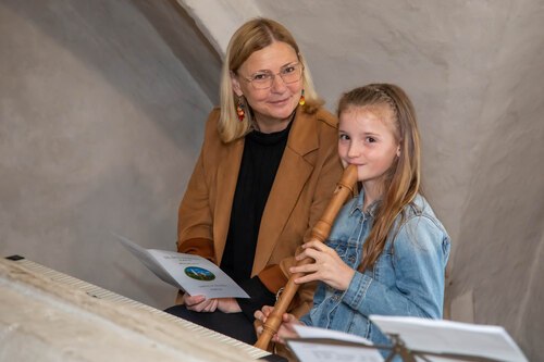 Anna Greta Matschnigg und Dir. Barbara Kalhammer<br />
Foto: Anton Wieser