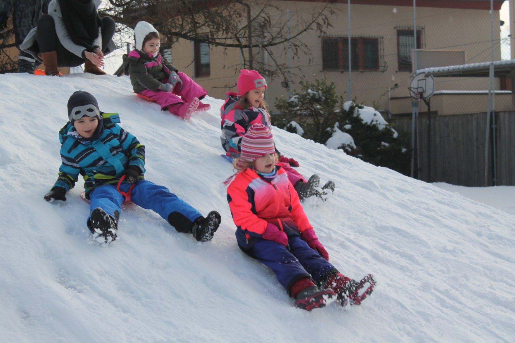 Die Kindergartenkinder im Schnee!