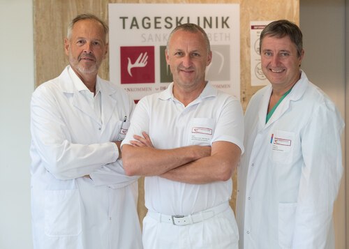 Medizinischer Direktor Prim. Dr. Manfred Kuschnig (Abteilungsvorstand Orthopädie und Traumatologie) Ltd. OA mag. dr. Juri Gorjanc (Leitung Tagesklinik und Allgemeinchirurgie) und Prim. Priv.-Doz. Dr. Michael Zink (Abteilungsvorstand Anästhesiologie und Intensivmedizin) - Foto: © StudioHorst / Elisabethinenkrankenhaus Klagenfurt