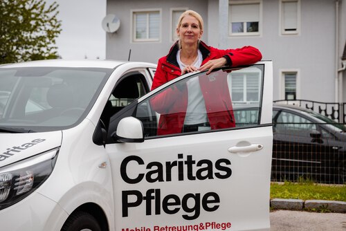 Sonja Dürrschmid ist als DGKP in der mobilen Pflege bei der Caritas Kärnten unterwegs.&nbsp;Fotos: Caritas/Johannes Leitner