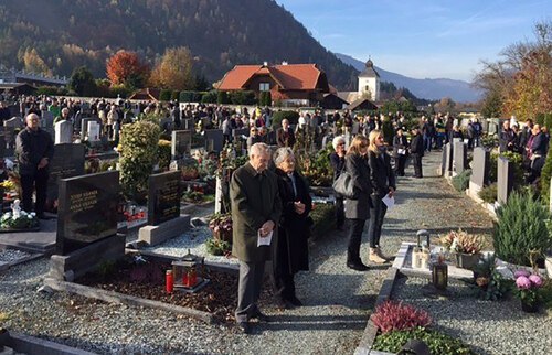 Zu Allerheiligen und Allerseelen besuchen viele Menschen die Gräber, um ihrer Verstorbenen zu gedenken. Foto: Pressestelle