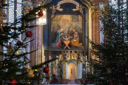 Hochaltarkrippe in der Stadtpfarrkirche St. Markus (© Foto: Mag. Bernhard Wagner).