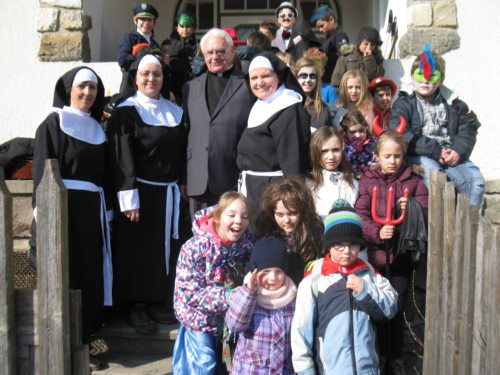 Fasching in der Volksschule (© Foto: Pfarre)