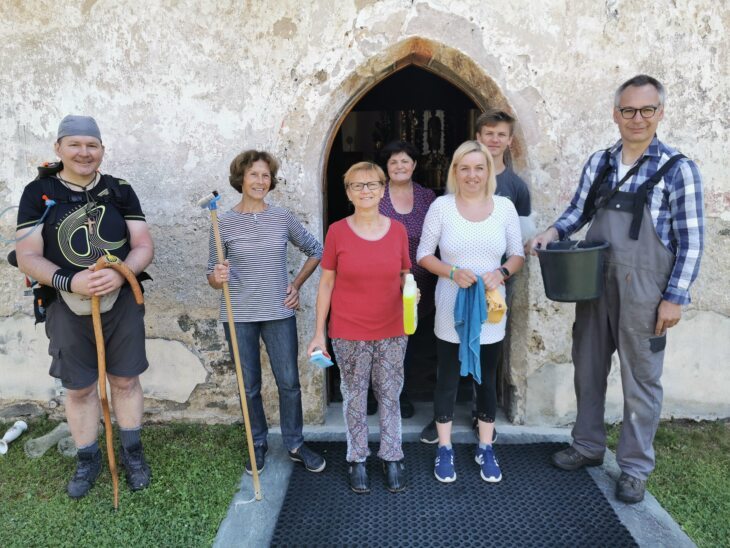 Kirchenputz Und Jakobspilger I Enje Cerkve In Ve Ni Romar