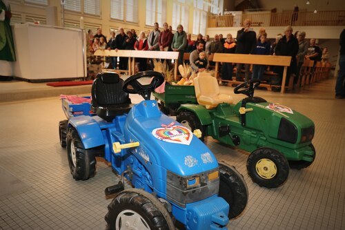 Erntewagen der Kinder des Kindergarten Herz Jesu Welzenegg (Foto: PAss. Peter Artl)