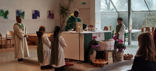 Der “Elisabeth-Korb“ ist noch bis kommenden Sonntag in der Kirche aufgestellt! ((Foto : PAss. Peter Artl)