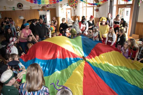 Spiel und Spass beim Kinderfasching in Feldkirchen (© Peter Artl)