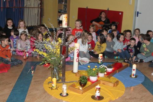 Vom dunklen Grab zum blühenden Kreuz! (© Foto: Biethan Carmen)