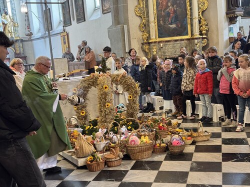 Segnung der Erntekrone (Foto: G. Mischitz)