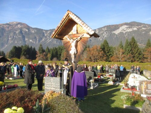 Allerheiligen 2016 - Gräbersegnung am Kalvarienberg (© Foto: Peter Sternig)