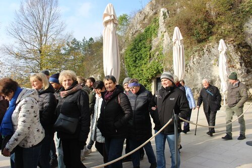 Auf den Weg zur Höhle (C) Brigitte Weber