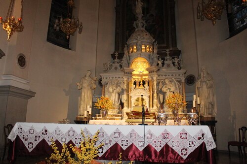 Altar in der Basilika (C) Brigitte Weber