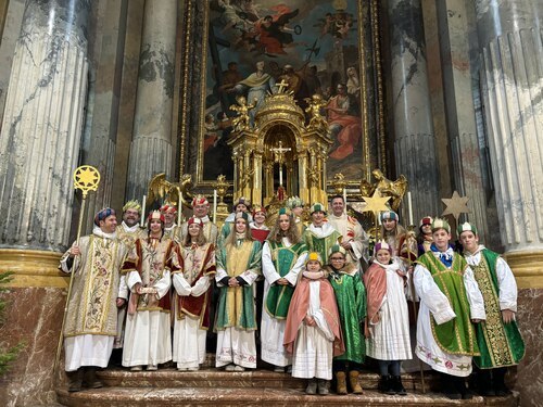 Ein Teil der Sternsinger, die im Jahr 2024 in der Dompfarre unterwegs waren (Stadtpastoral/Binder)