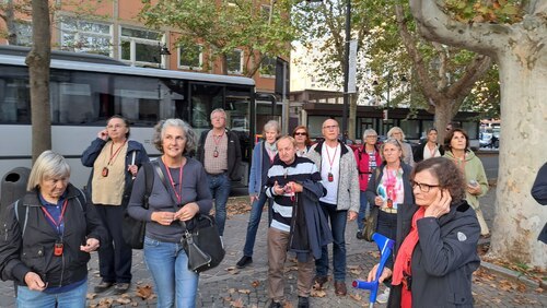 In Ravenna begeistert die Stadtführerin Dorothea mit ihren Erzählungen und detaillierten Feinheiten die Gruppe.<br />
Foto: P. Emmanuel-Maria Fitz OFM