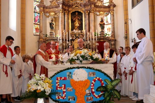 Goldenes Priesterjubiläum von Pfarrer und Dechant Msgr. Ivan Olip (<em>Foto: Rosina Katz-Logar</em>)