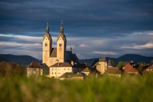 Am Christtag übertragen ORF2 und ZDF das feierliche Hochamt aus dem Dom zu Maria Saal. Foto: Stefan Schweiger