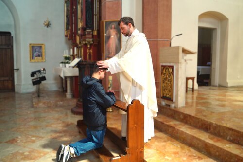 Foto: P. Emmanuel-Maria Fitz OFM<br />
P. Johannes Paul Suchy OSB spendete im Mai 2024 an mehreren Tagen in St. Nikolai den Primizsegen.<br />
Im September 2024 dürfen wir zwei weitere Neupriester begrüßen.