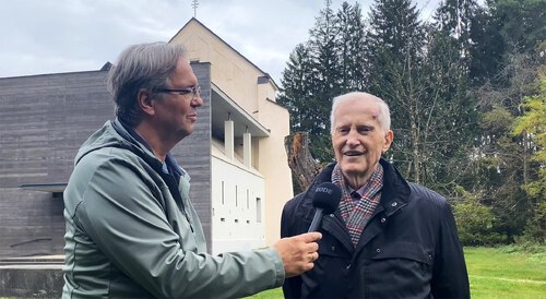 Msgr. Leopold Silan (re.) im Videointerview mit Karl-Heinz Kronawetter (Videostill/Internetredaktion