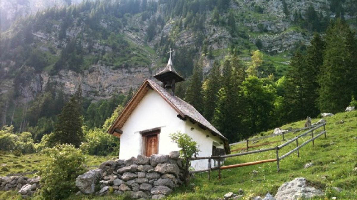 Zu Ehren des Heiligen wurde auf der Alpe Chlisterli diese Kapelle errichtet. (https://www.heiligenlexikon.de/BiographienN/Nikolaus_von_Fluee.htm)