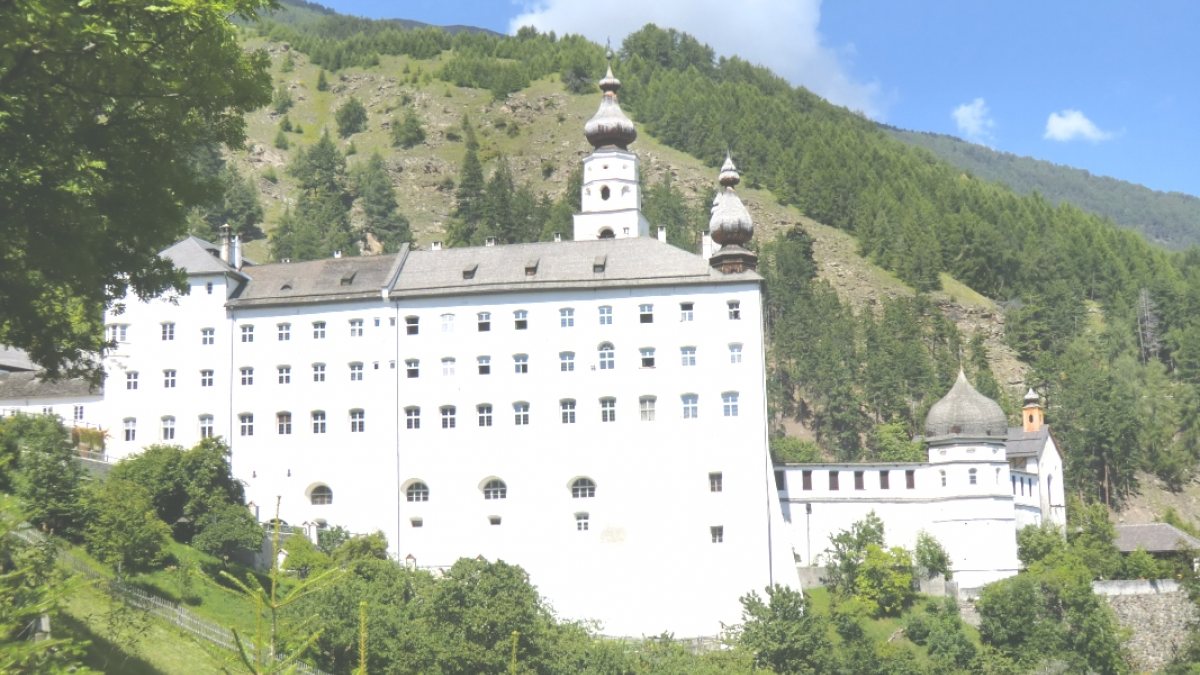 Kloster Marienburg bei Mals in Südtirol wurde von Adalgott von Chur gegründet. (Joachim Schäfer - <a href="https://www.heiligenlexikon.de">Ökumenisches Heiligenlexikon</a>)