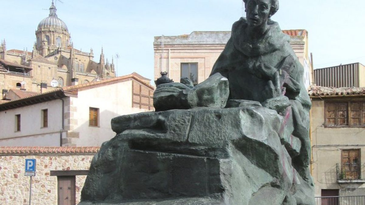 Denkmal vor dem Karmeliterkloster in Salamanca (Joachim Schäfer - <a href="https://www.heiligenlexikon.de">Ökumenisches Heiligenlexikon</a>)