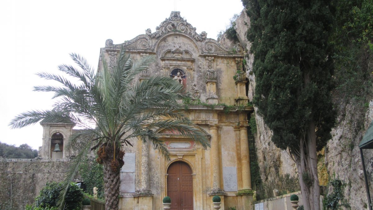 Kapelle an Konrads Einsiedelei in San Corrado Fuori le Mura. (Joachim Schäfer - <a href="https://www.heiligenlexikon.de">Ökumenisches Heiligenlexikon</a>)